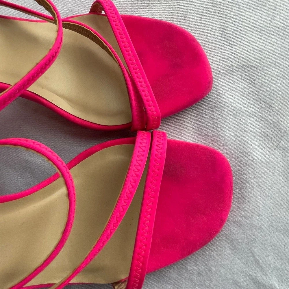 Hot Pink strappy sandals size‎ 6 Wild Diva Barbie Spring Vacation Resort